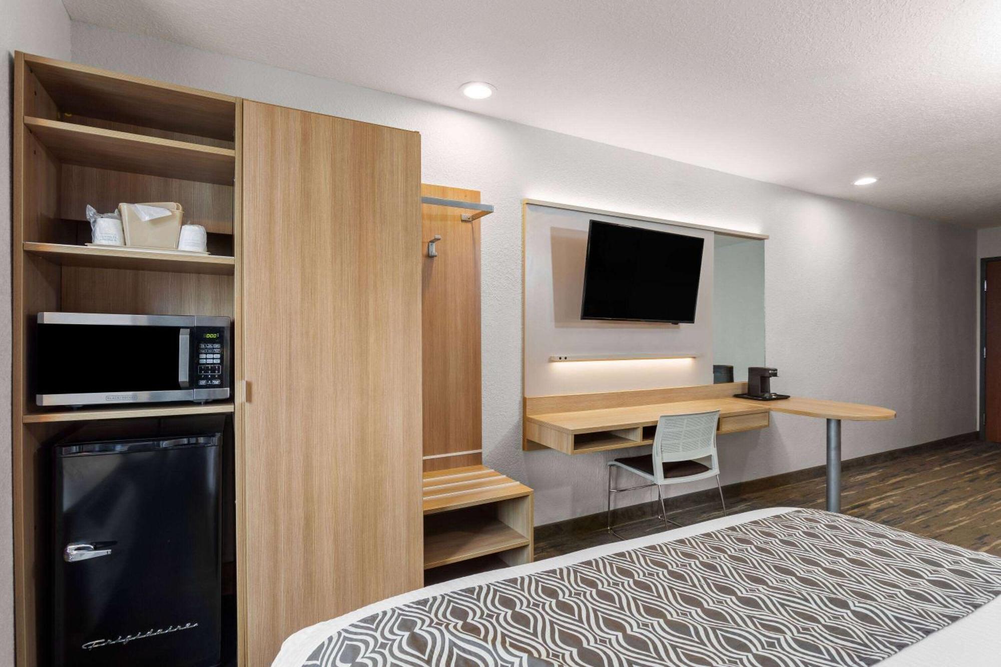 Microtel And - Hotel Zephyrhills