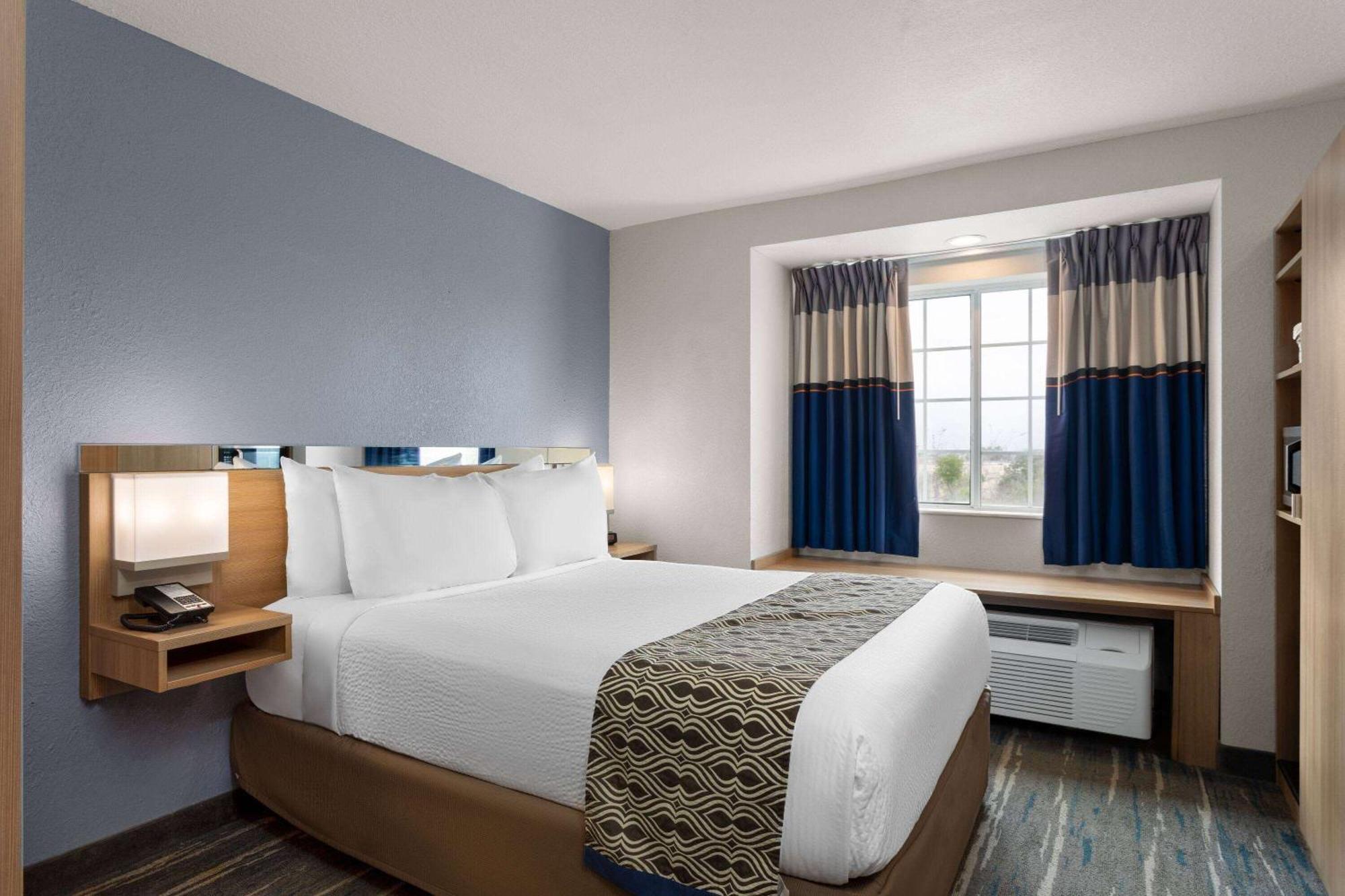 Hotel Microtel And - Zephyrhills