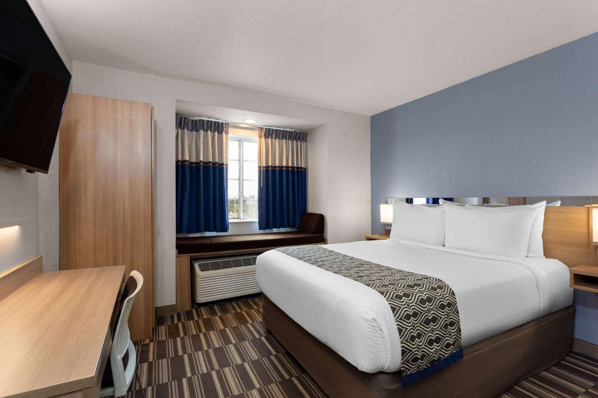Microtel And - Hotel Zephyrhills