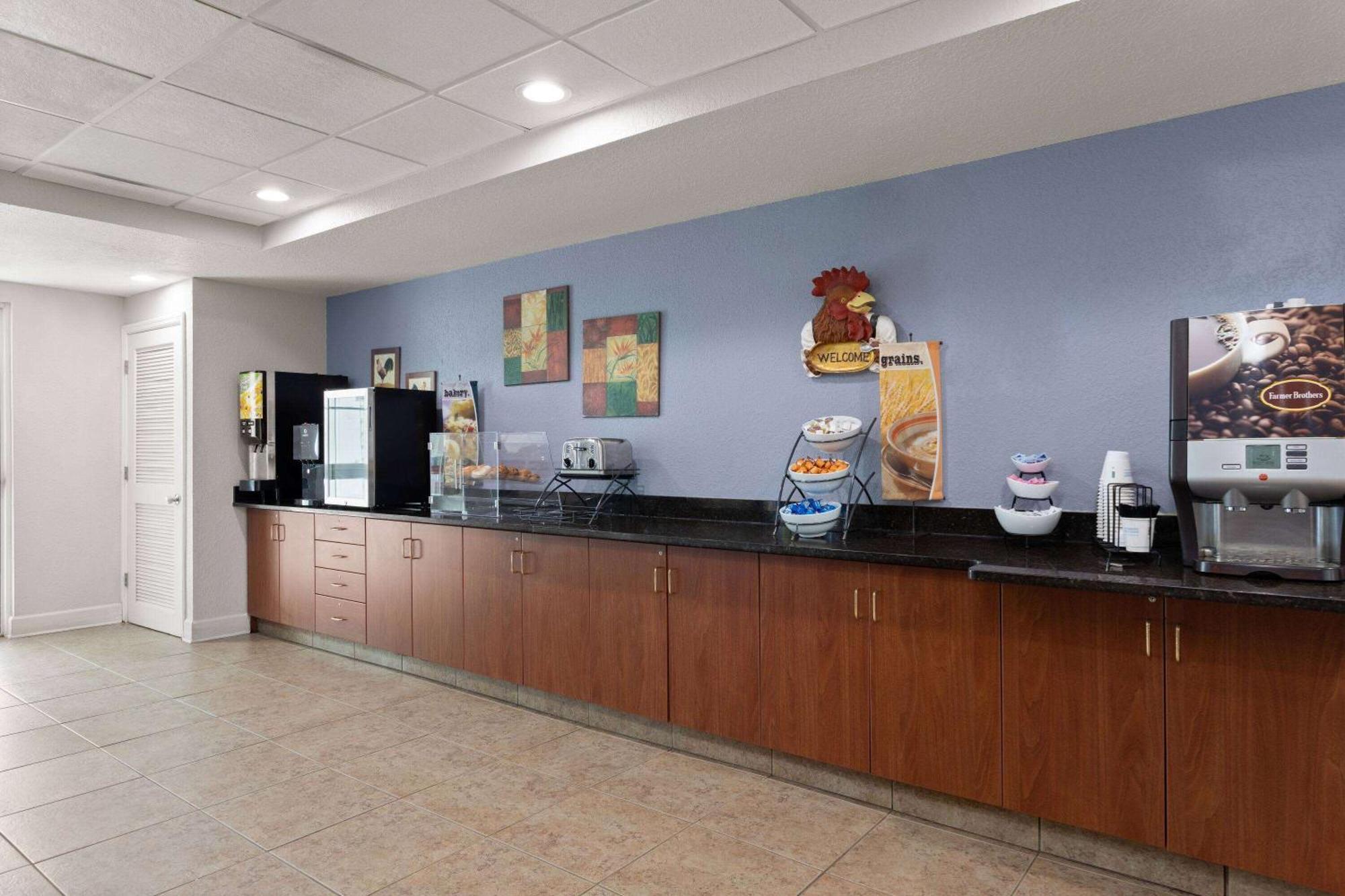 Hotel Microtel And - 2*