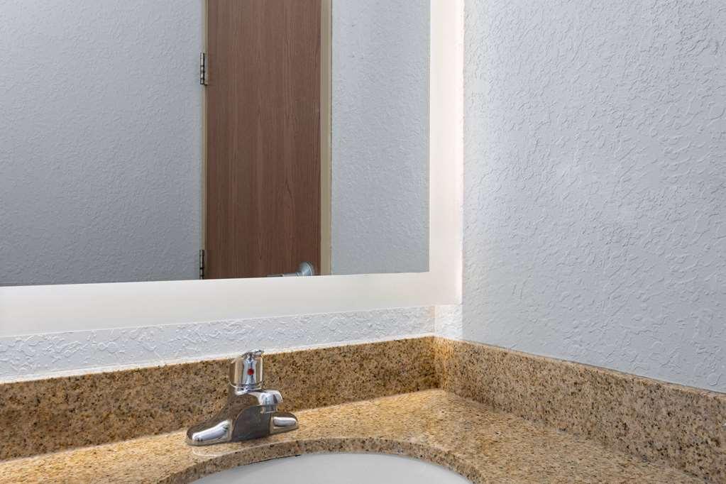 Microtel And - Hotel Zephyrhills