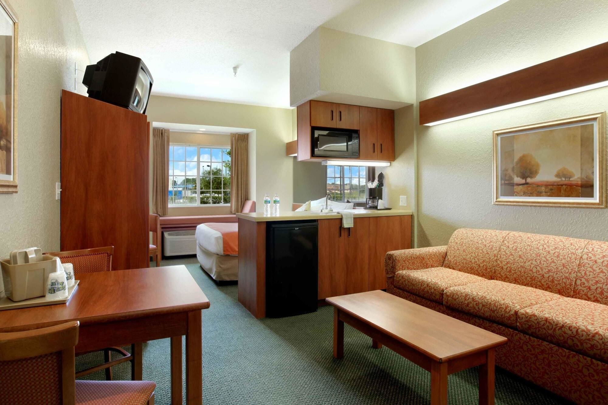 Hotel Microtel And - Zephyrhills